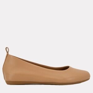 NEW André Assous Nalah Featherweights Flat camel - size 8